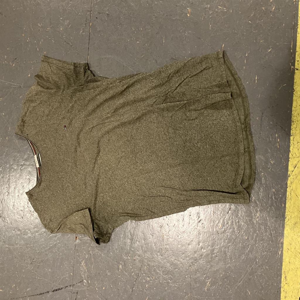 Bild 03: beigegruenes-tshirt
